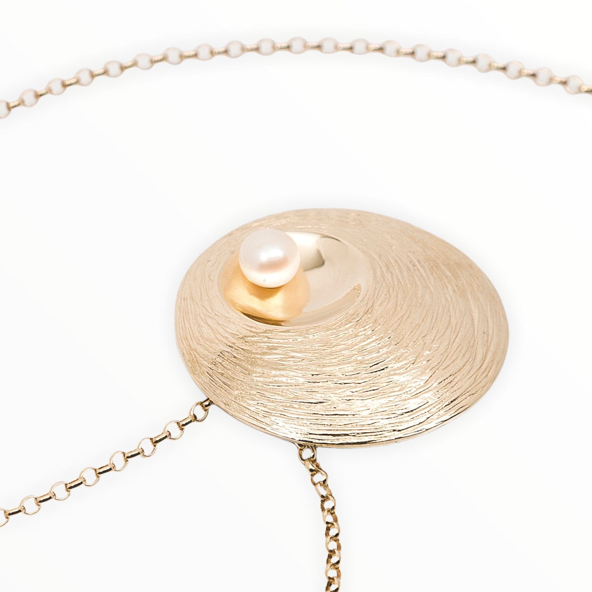 Martina Hamilton Oyster Pearl | 9ct Solid Gold and Pearl Pendant Large