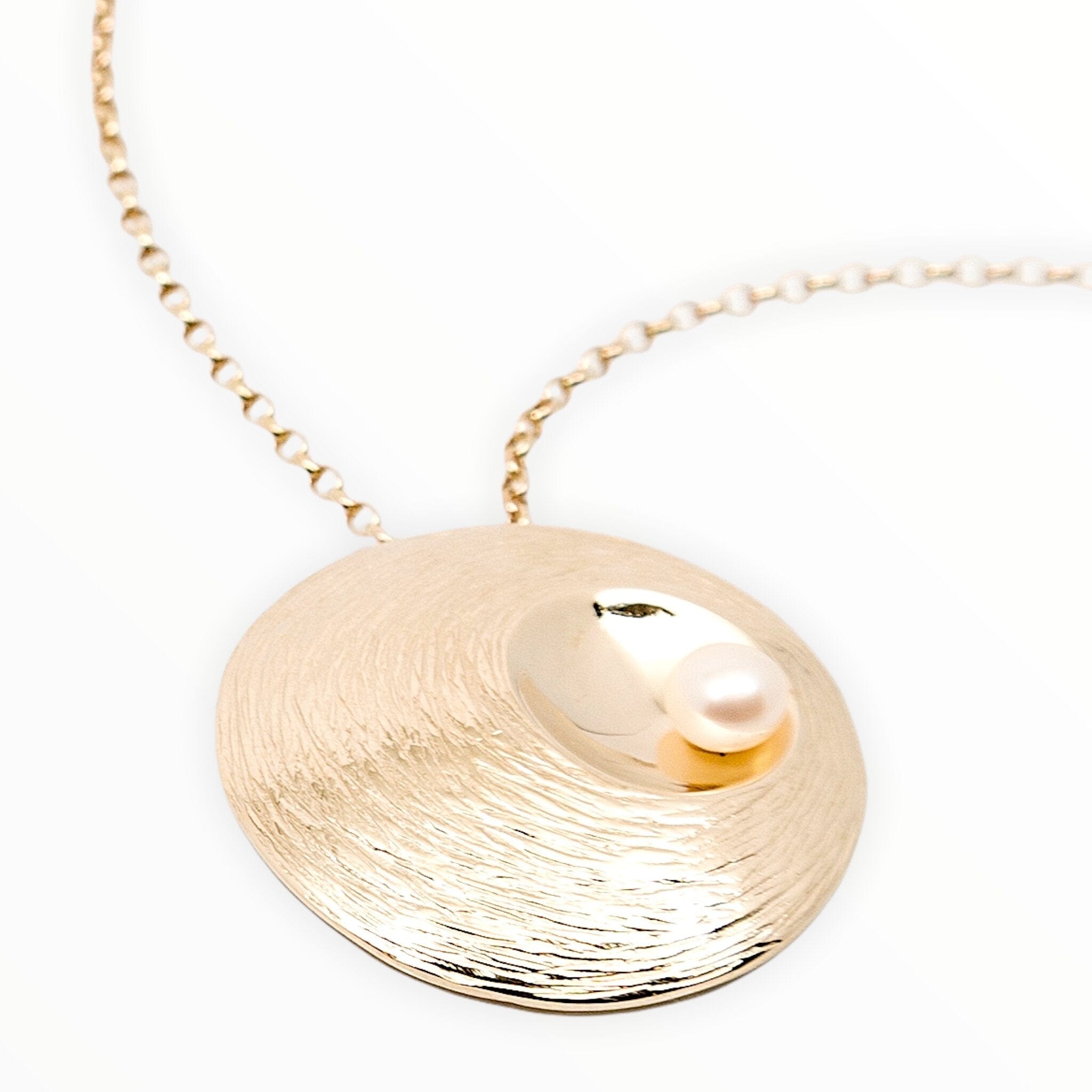 Martina Hamilton Oyster Pearl | 9ct Solid Gold and Pearl Pendant Large