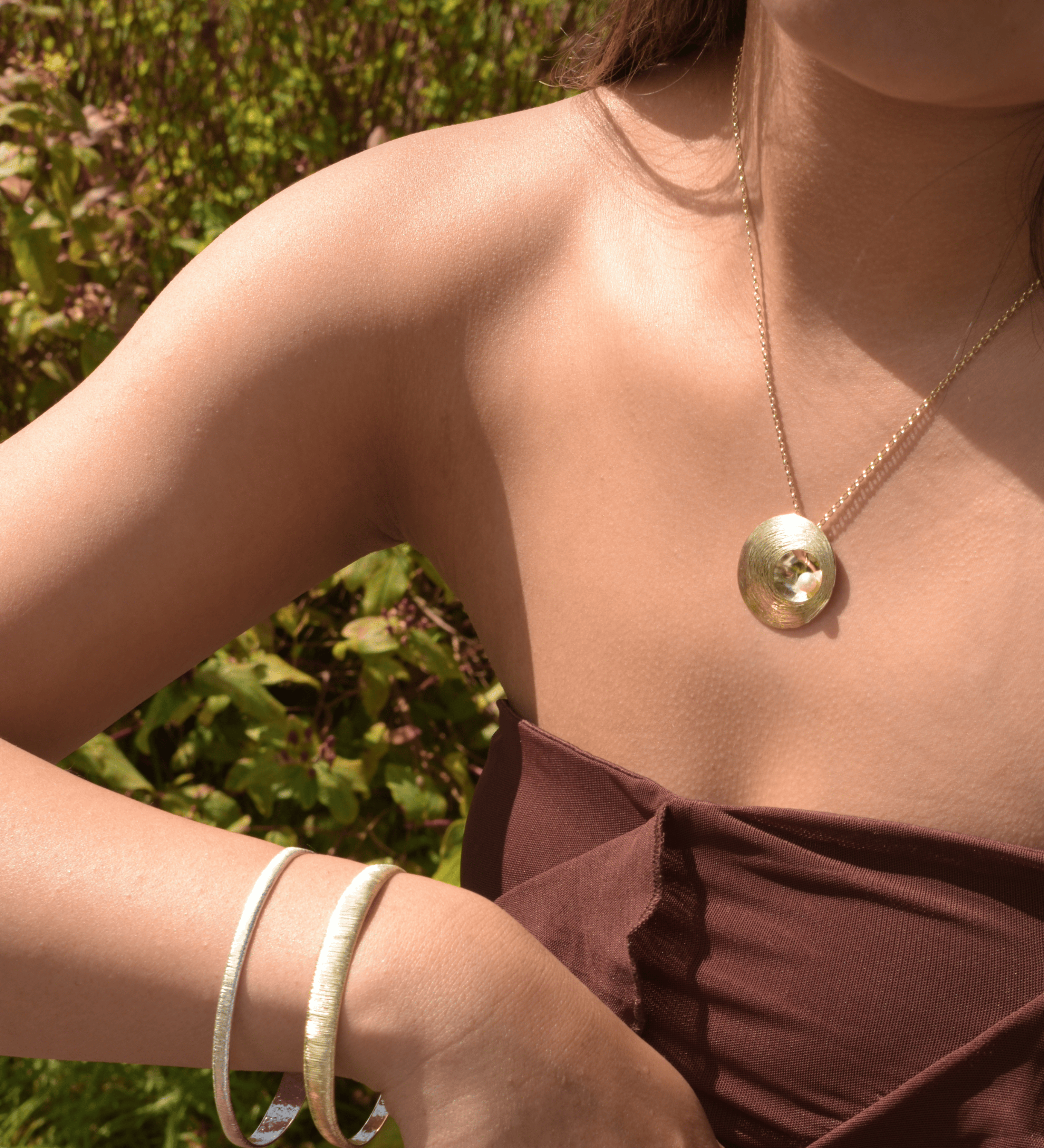 Martina Hamilton Oyster Pearl | 9ct Solid Gold and Pearl Pendant Large