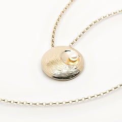Martina Hamilton Oyster Pearl | 9ct Solid Gold and Pearl Pendant Medium