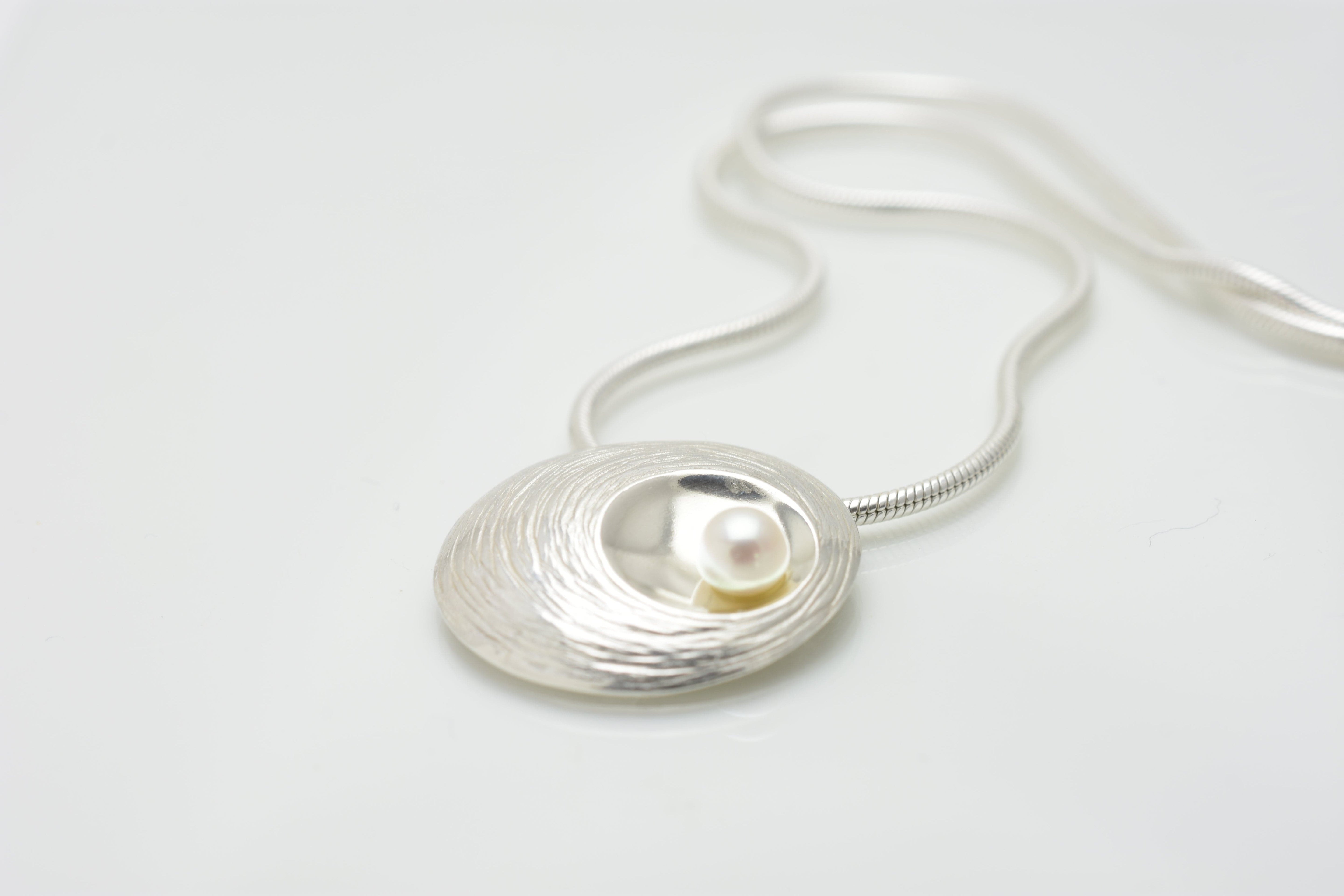 Martina Hamilton Oyster Pearl | Sterling Silver and Pearl Pendant Medium