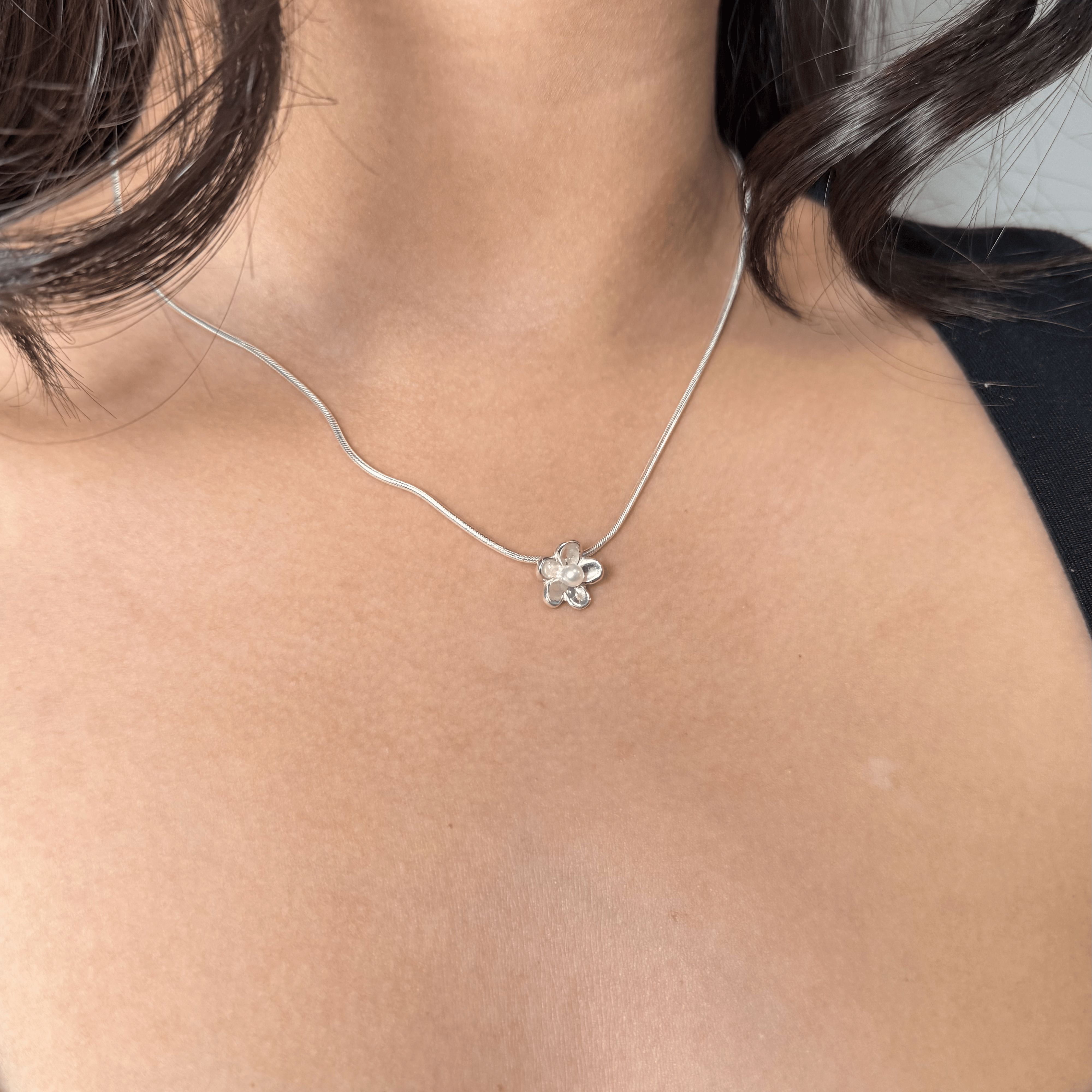 Martina Hamilton Snake chain Forget Me Not | Sterling Silver and Pearl Pendant Medium
