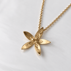 Martina Hamilton Star Flower | 9ct Solid Gold Pendant Medium