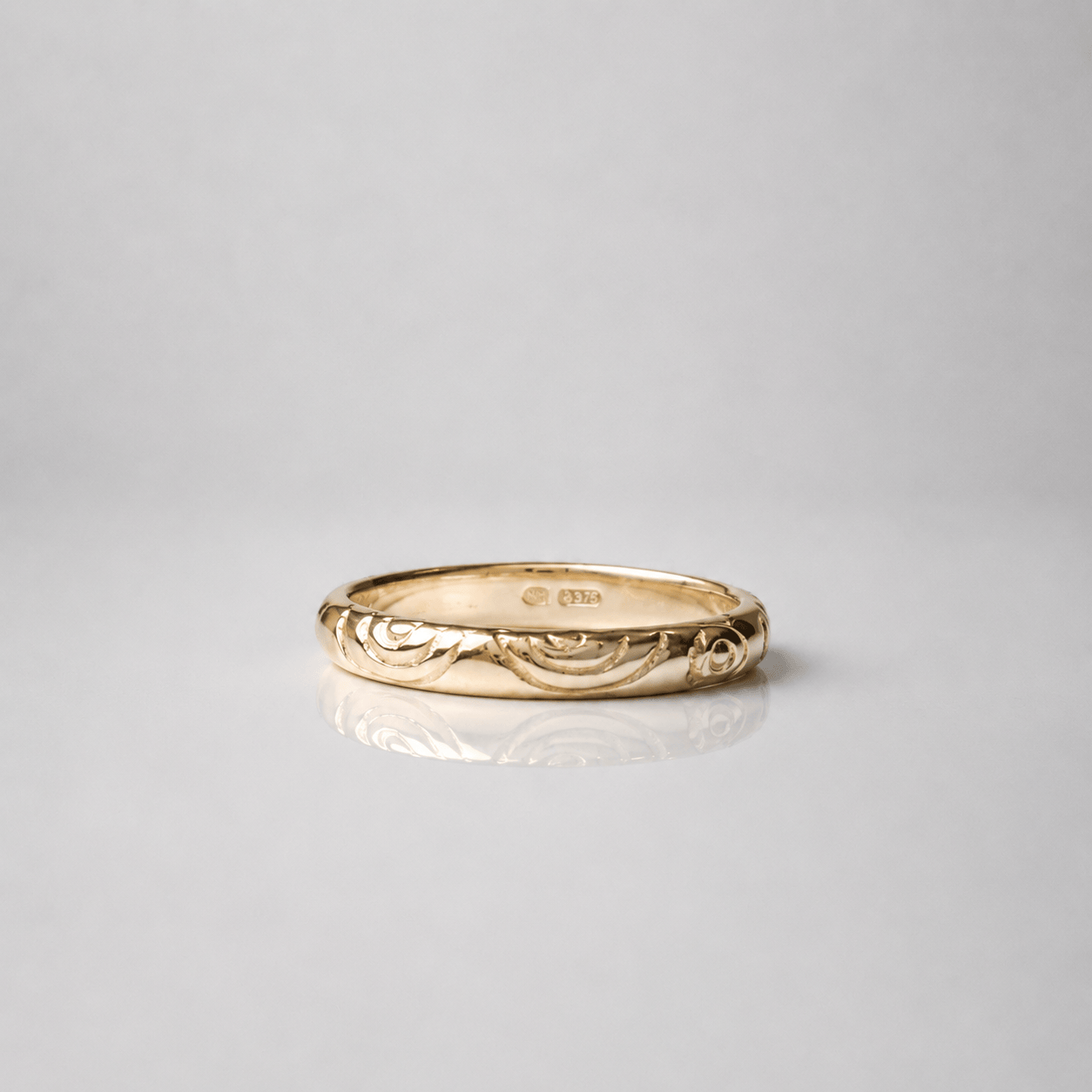 Martina Hamilton Carrowmore | Solid Gold Narrow Ring