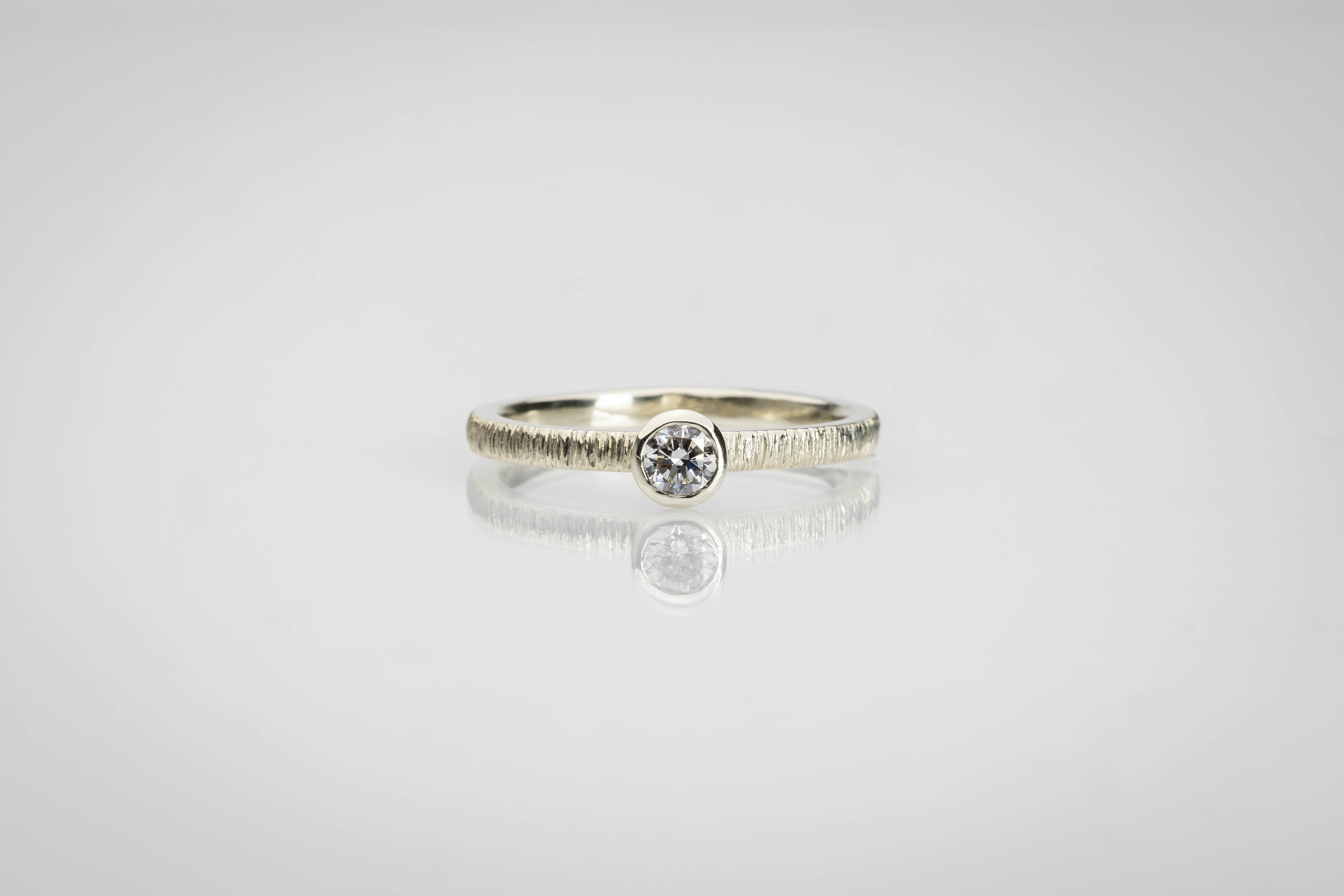 Martina Hamilton Ériu | 4mm Lab Diamond Solid Gold Ring