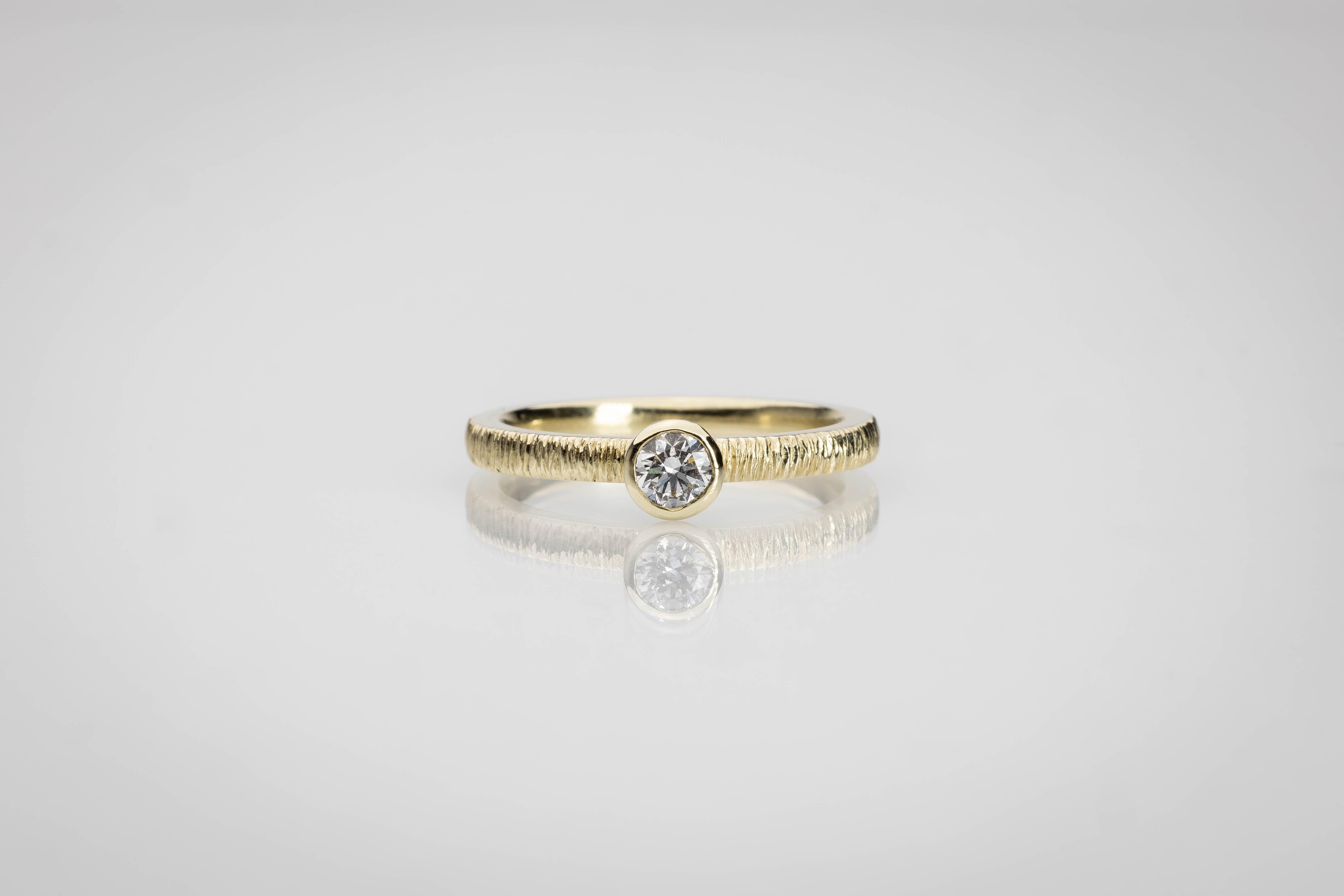 Martina Hamilton Ériu | 4mm Lab Diamond Solid Gold Ring
