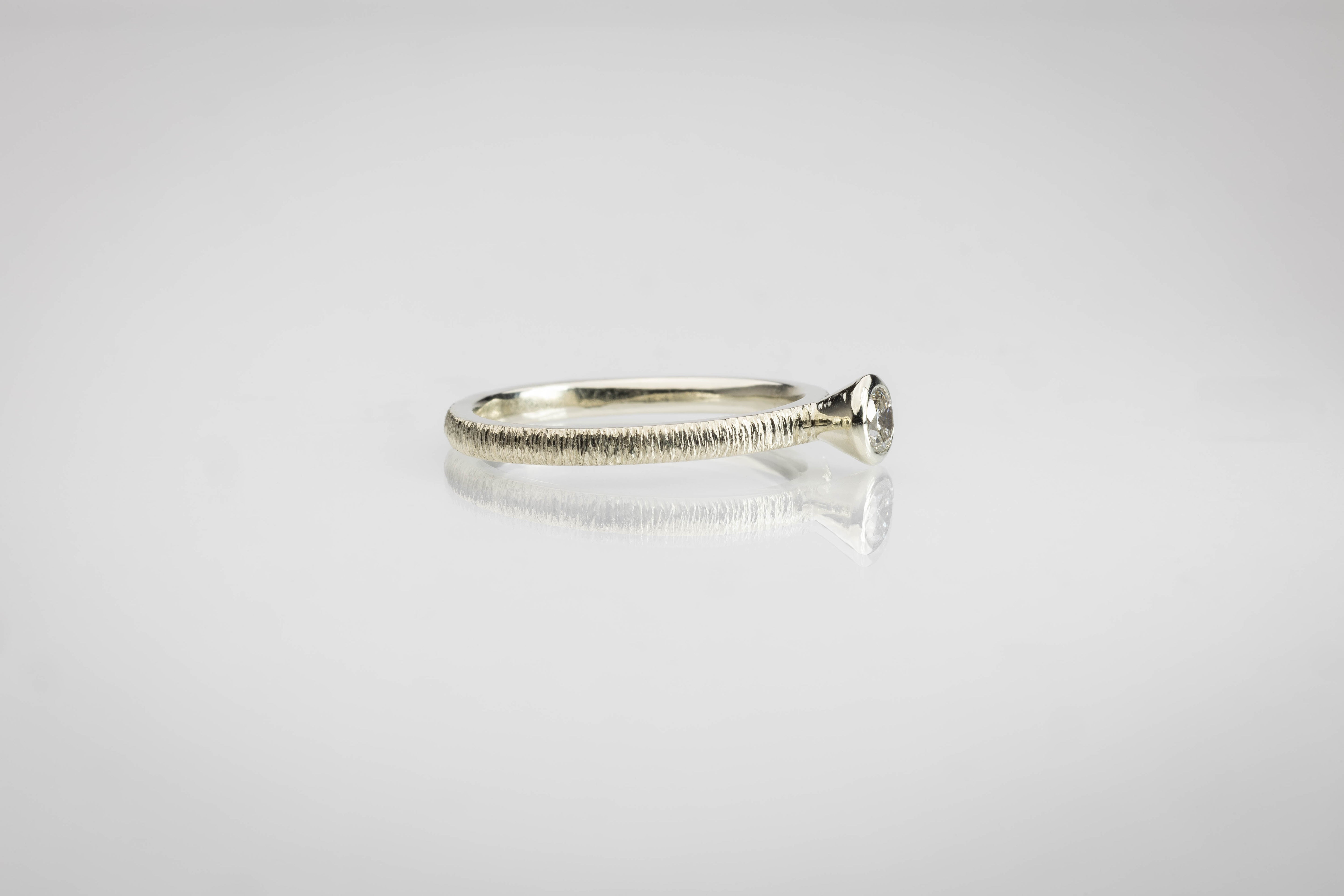 Martina Hamilton Ériu | 5mm Lab Diamond Solid Gold Ring