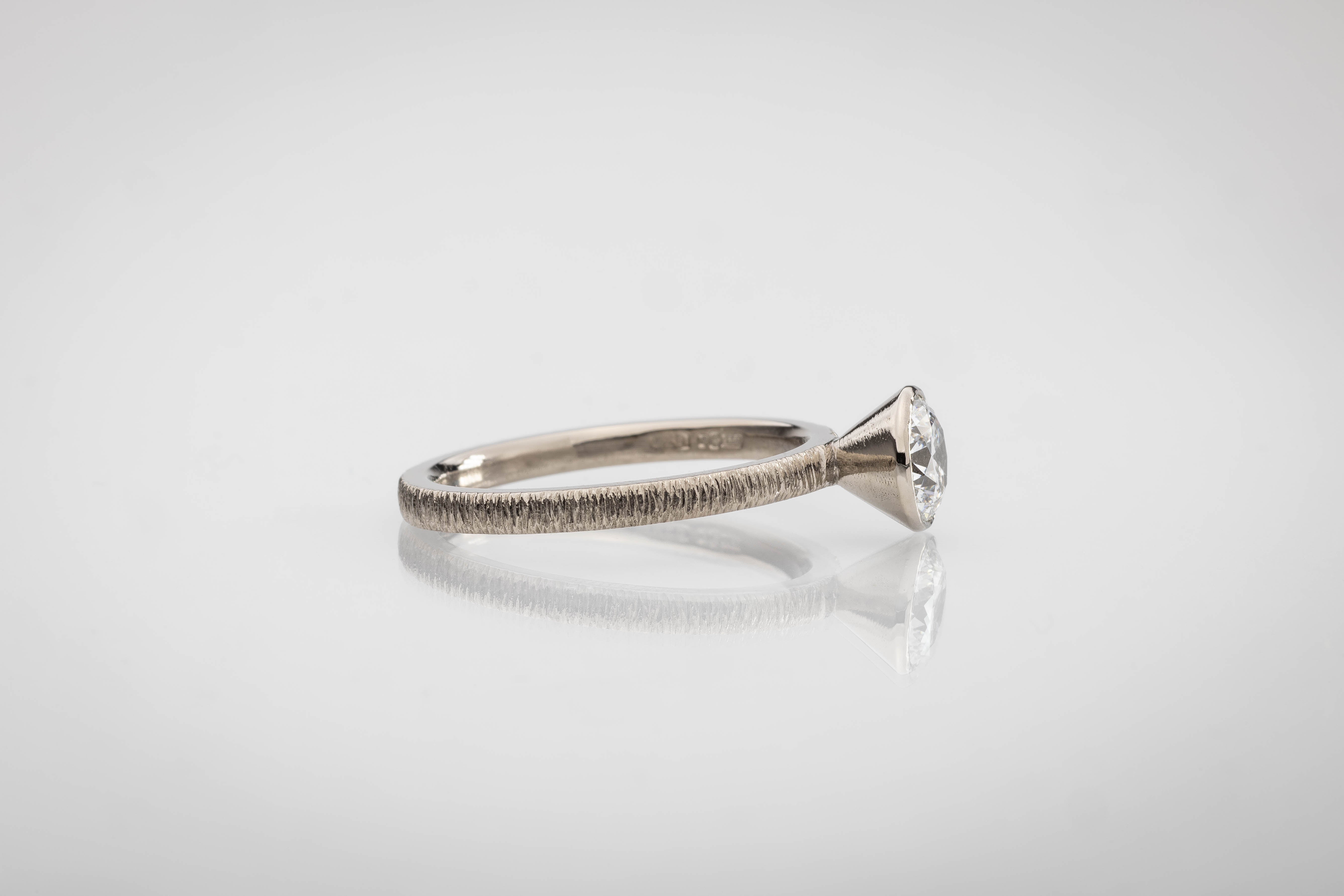 Martina Hamilton Ériu | 6mm Lab Diamond Solid Gold Ring