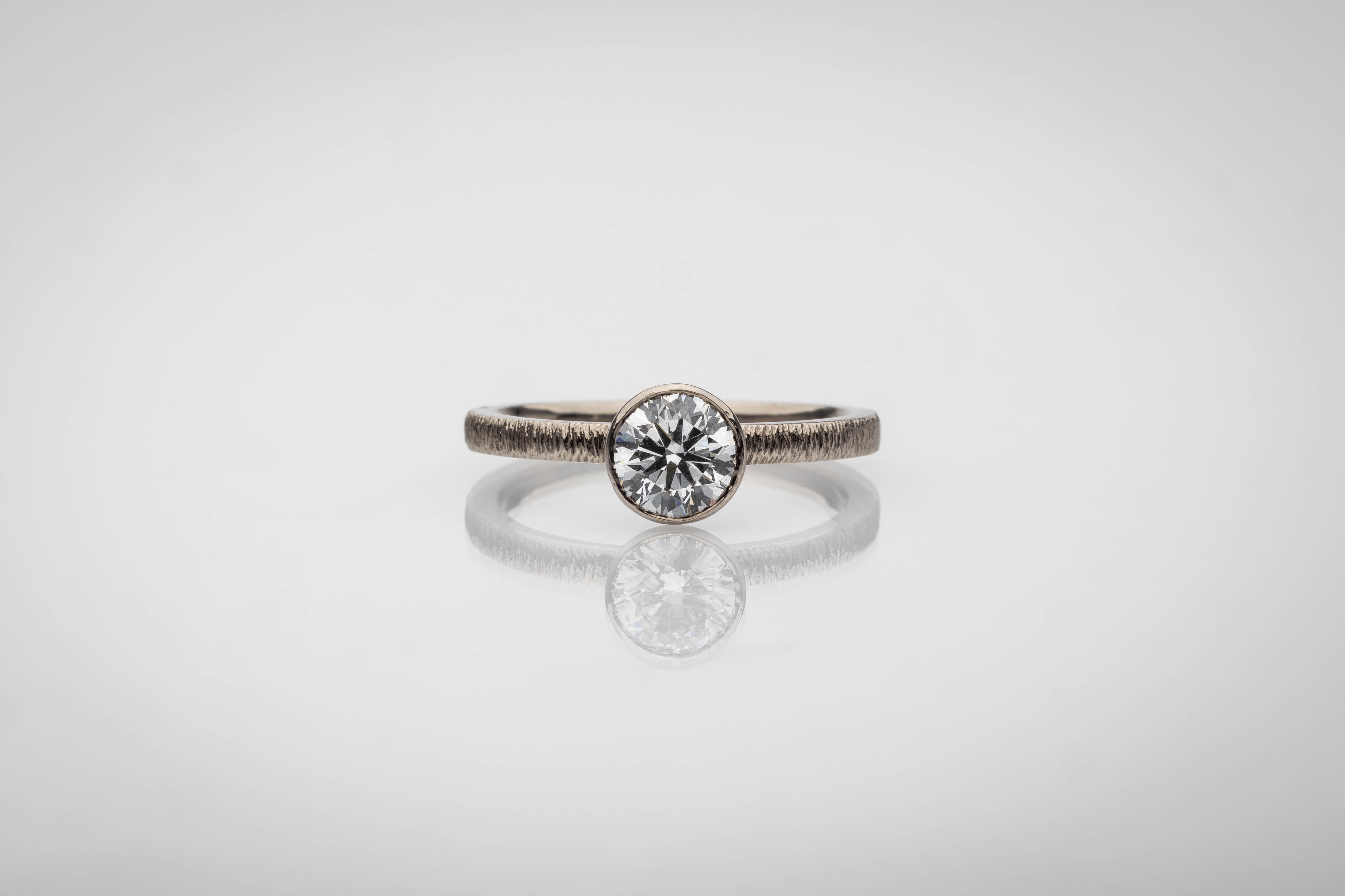 Martina Hamilton Ériu | 6mm Lab Diamond Solid Gold Ring