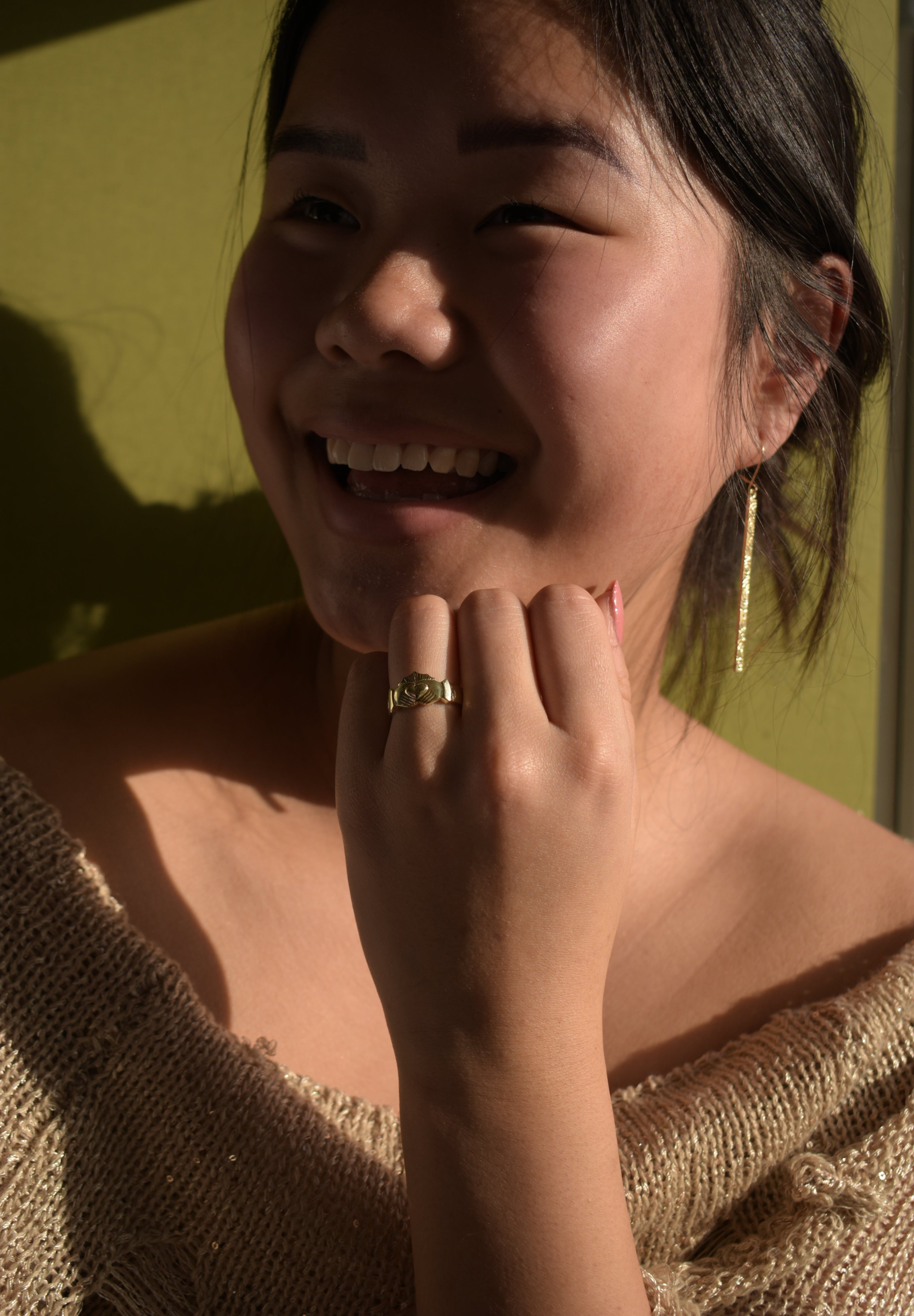 Martina Hamilton Ériu | Claddagh Solid Gold Ring