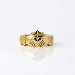 Martina Hamilton Ériu | Claddagh Solid Gold Ring