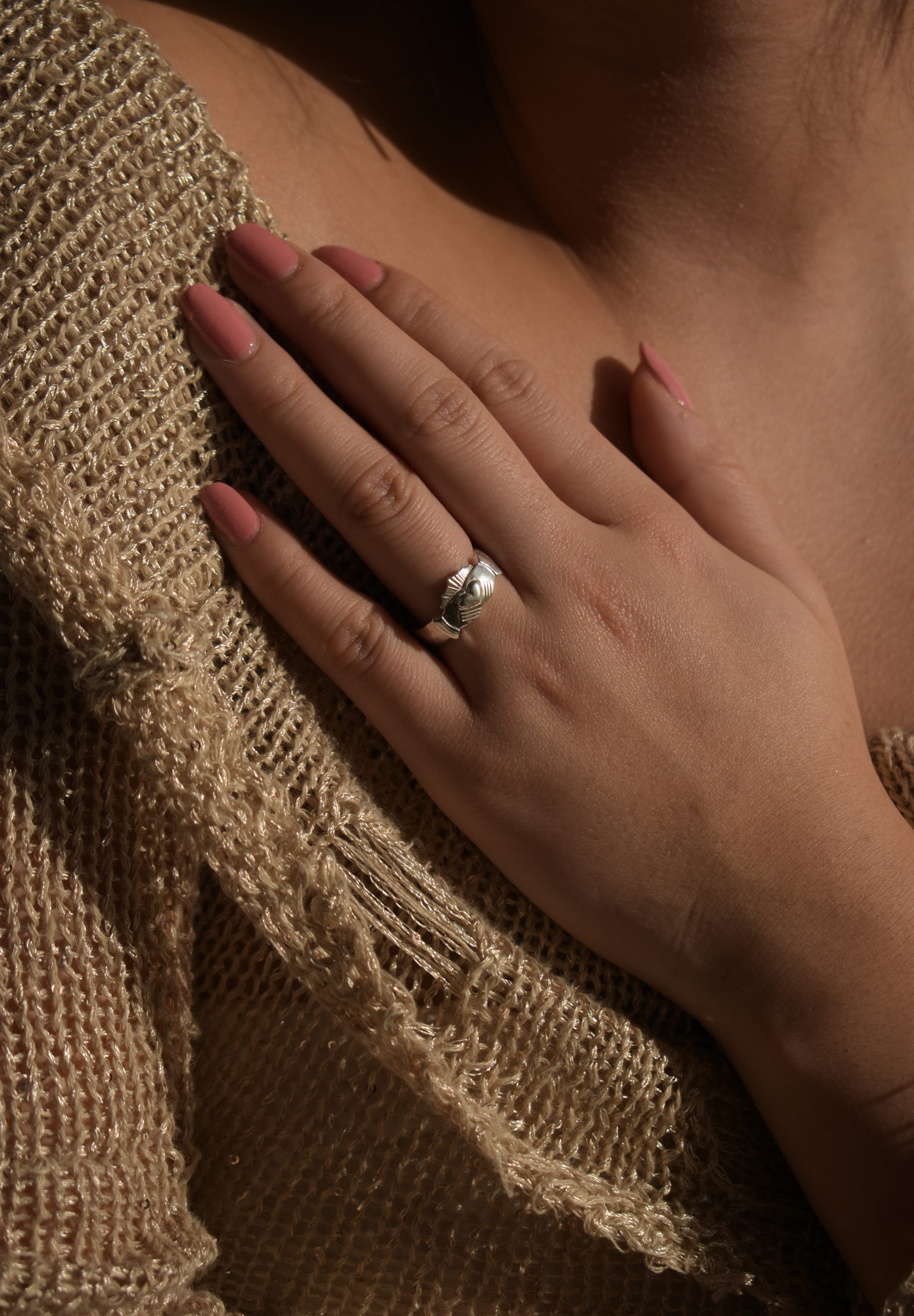 Martina Hamilton Ériu | Claddagh Solid Gold Ring