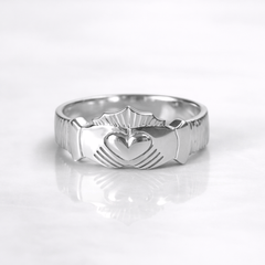Martina Hamilton Ériu | Claddagh Sterling Silver Ring