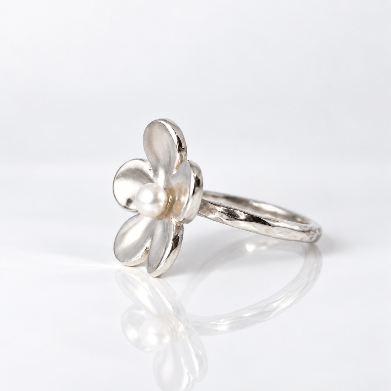 Martina Hamilton Forget Me Not | Silver Ring with Pearl