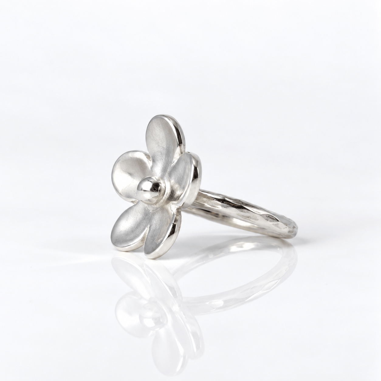 Martina Hamilton Forget me Not | Single Flower Ring Large