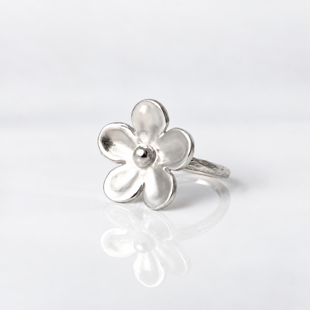 Martina Hamilton Forget me Not | Single Flower Ring Large