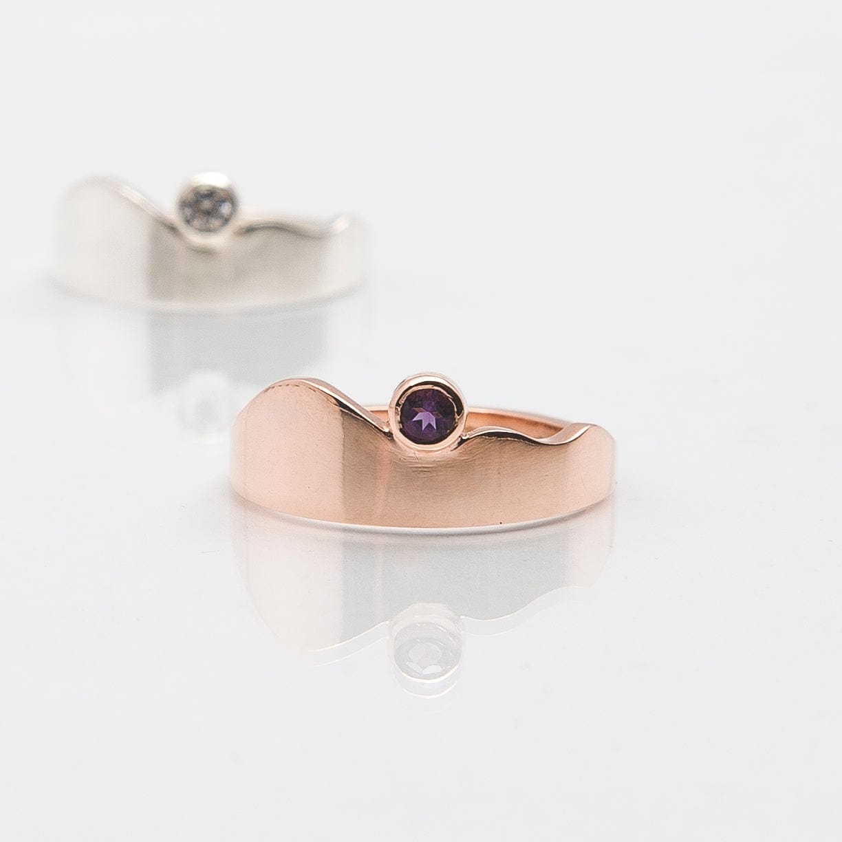 Martina Hamilton M / 9ct Yellow / Purple Amethyst Seashore | Solid Gold with Semi Precious Gemstone Smooth Ring
