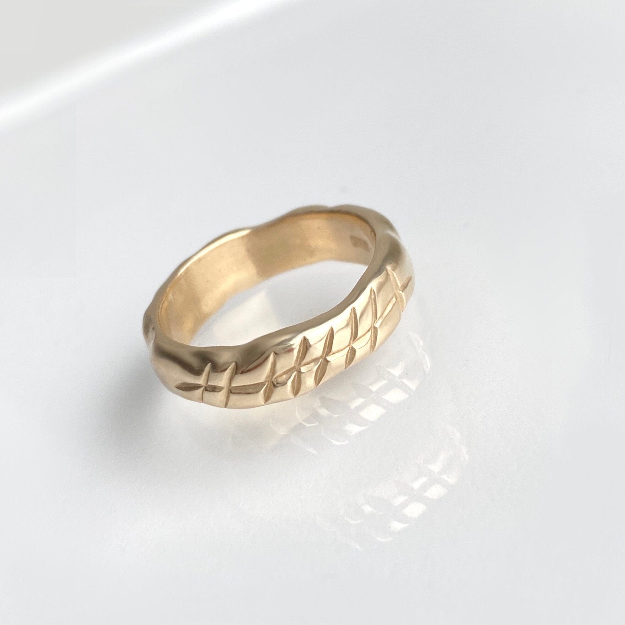 Martina Hamilton M Ogham | Solid Gold Grá Love Ring 5mm Band
