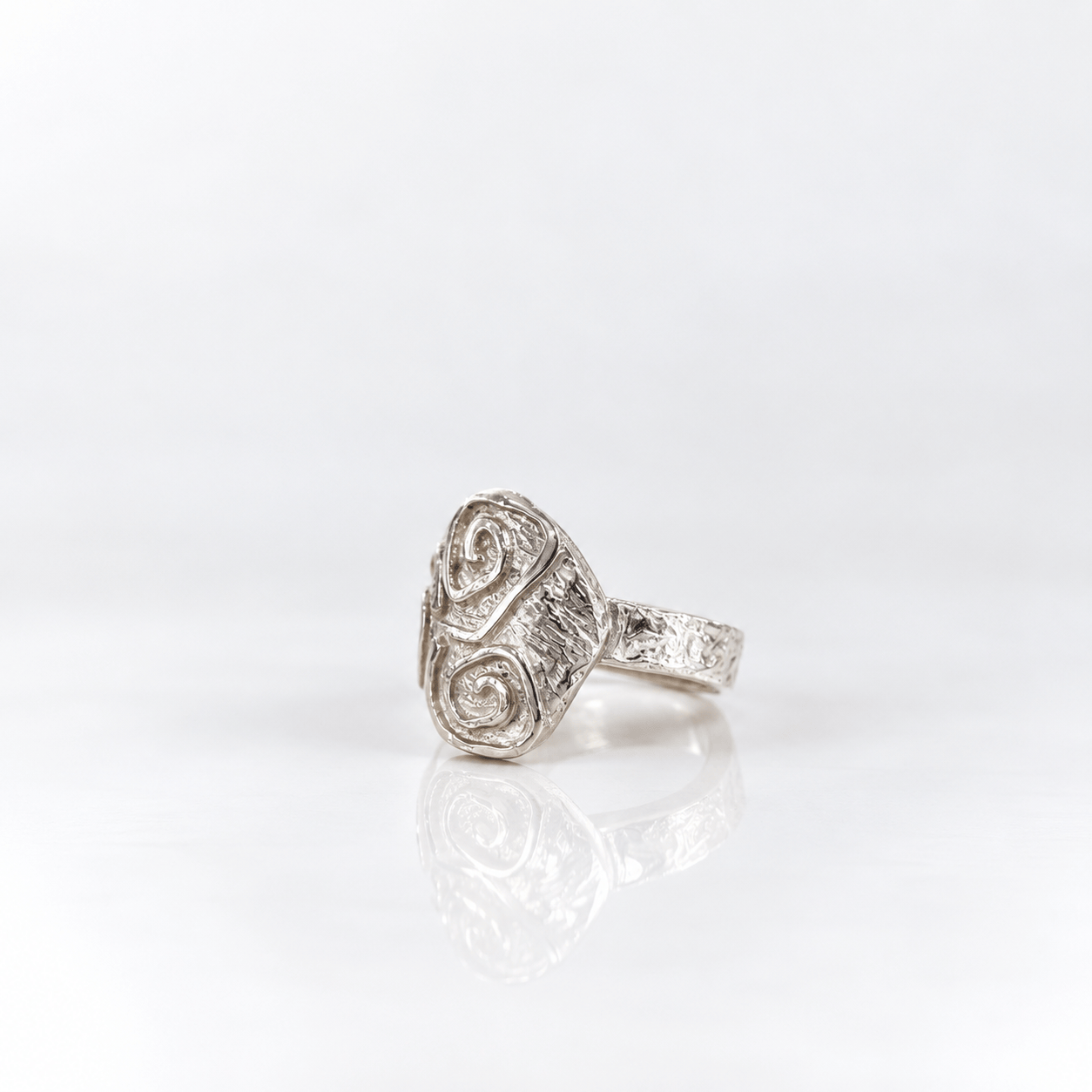 Martina Hamilton Newgrange | Triscal Signet Ring