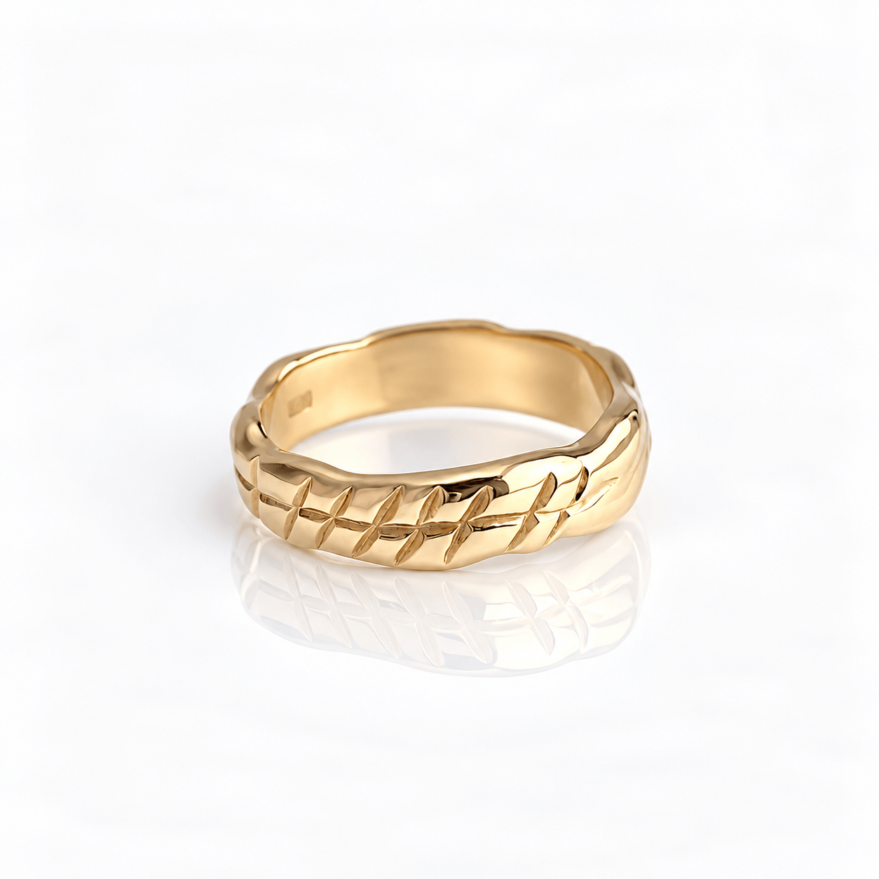Martina Hamilton Ogham | 9ct Solid Gold Grá Love Ring 5mm Band