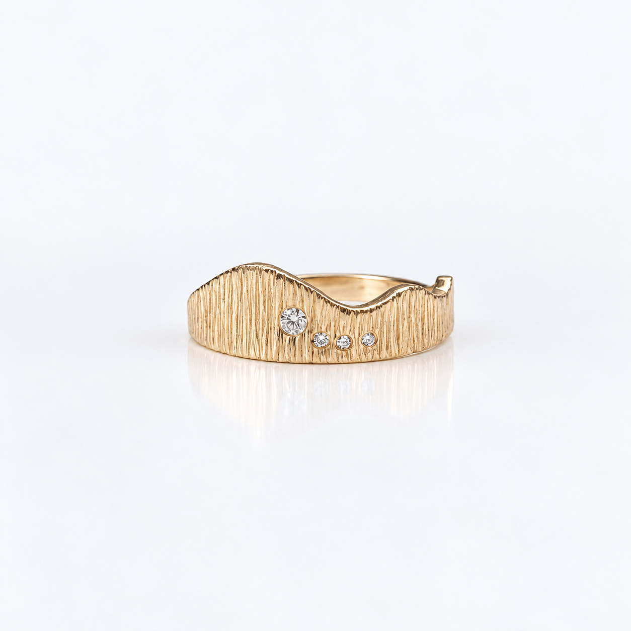 Martina Hamilton Seashore | Solid Gold with Rub Over Natural Diamonds Trail Ring