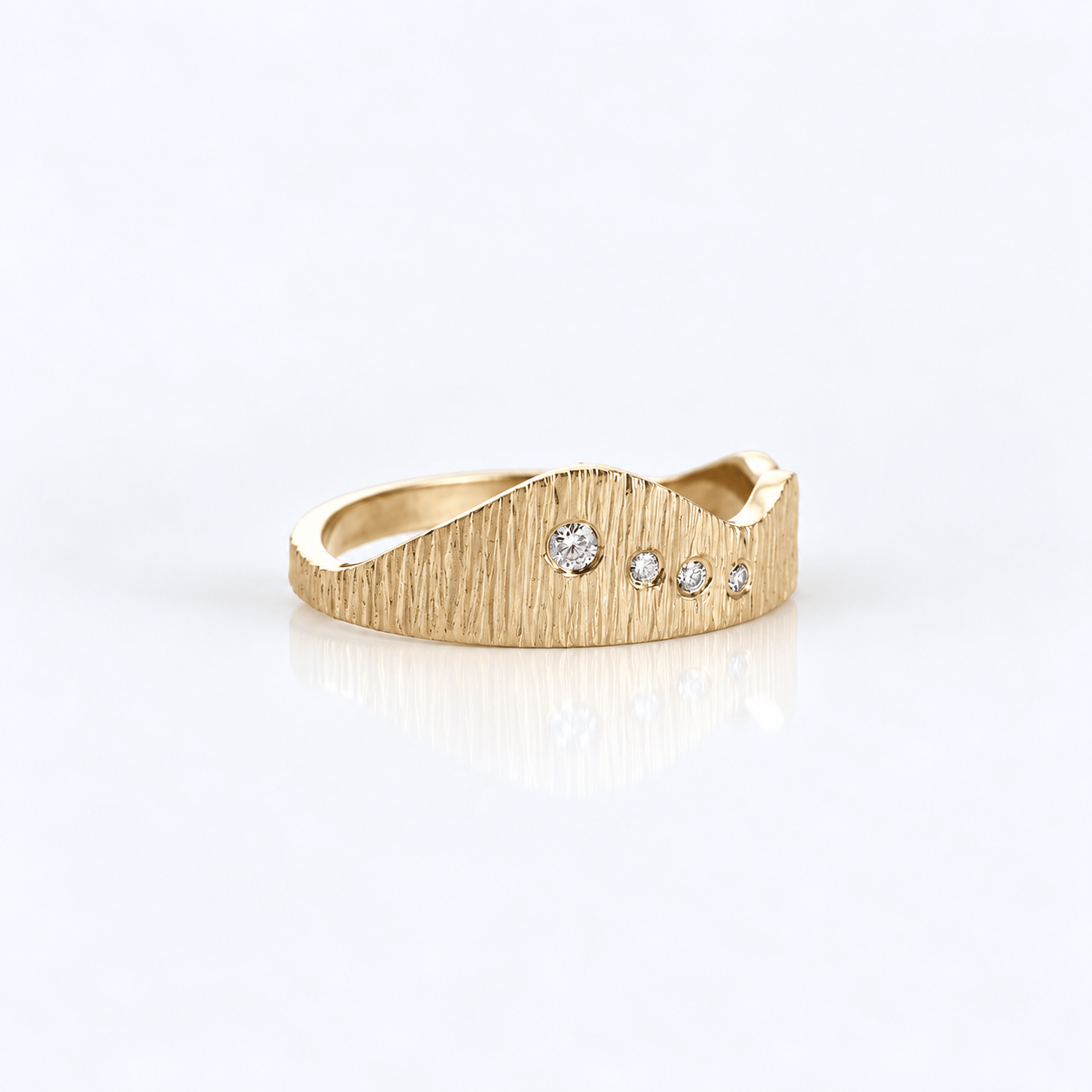 Martina Hamilton Seashore | Solid Gold with Rub Over Natural Diamonds Trail Ring