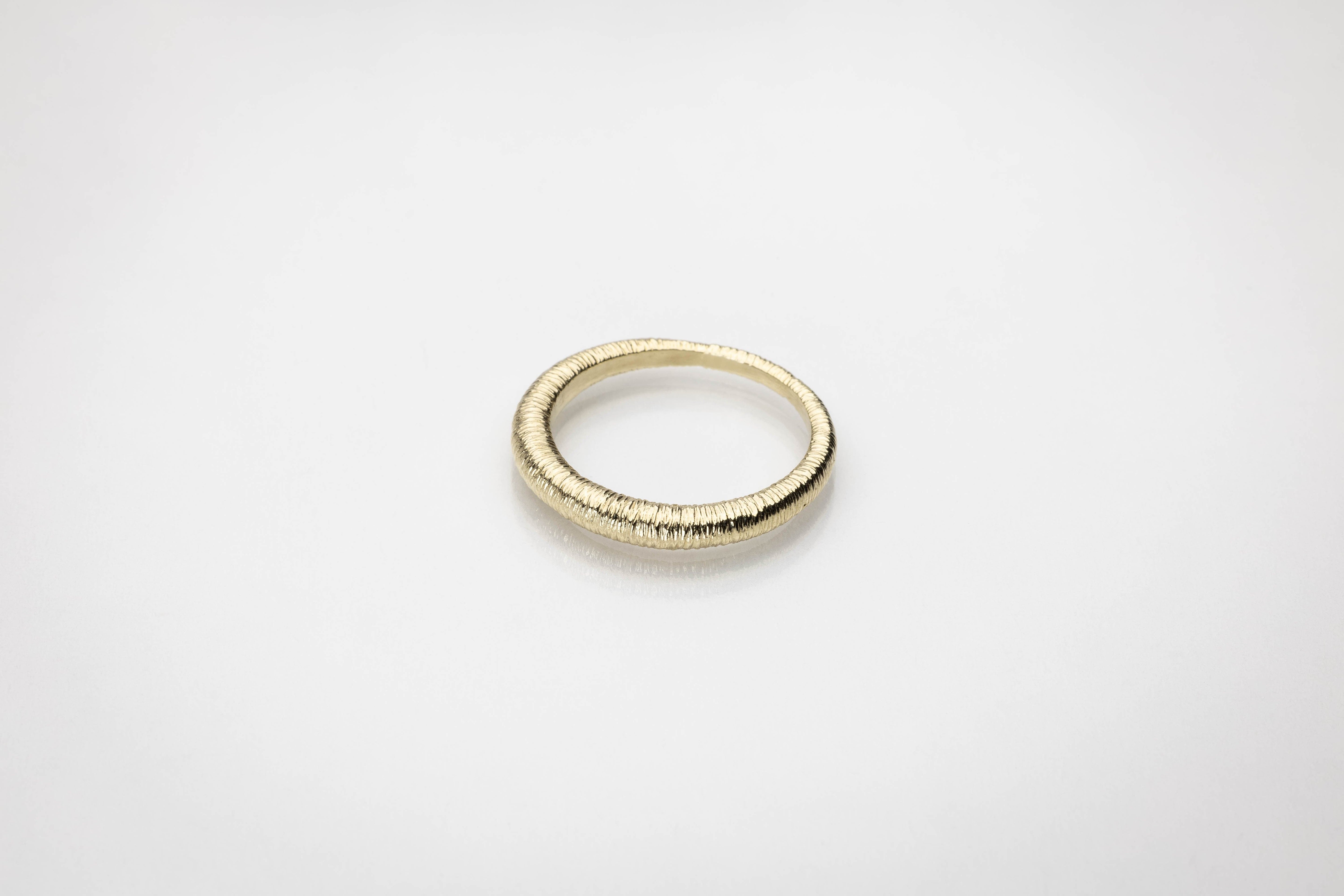 Martina Hamilton Síoda | 9ct Solid Gold Textured Ring