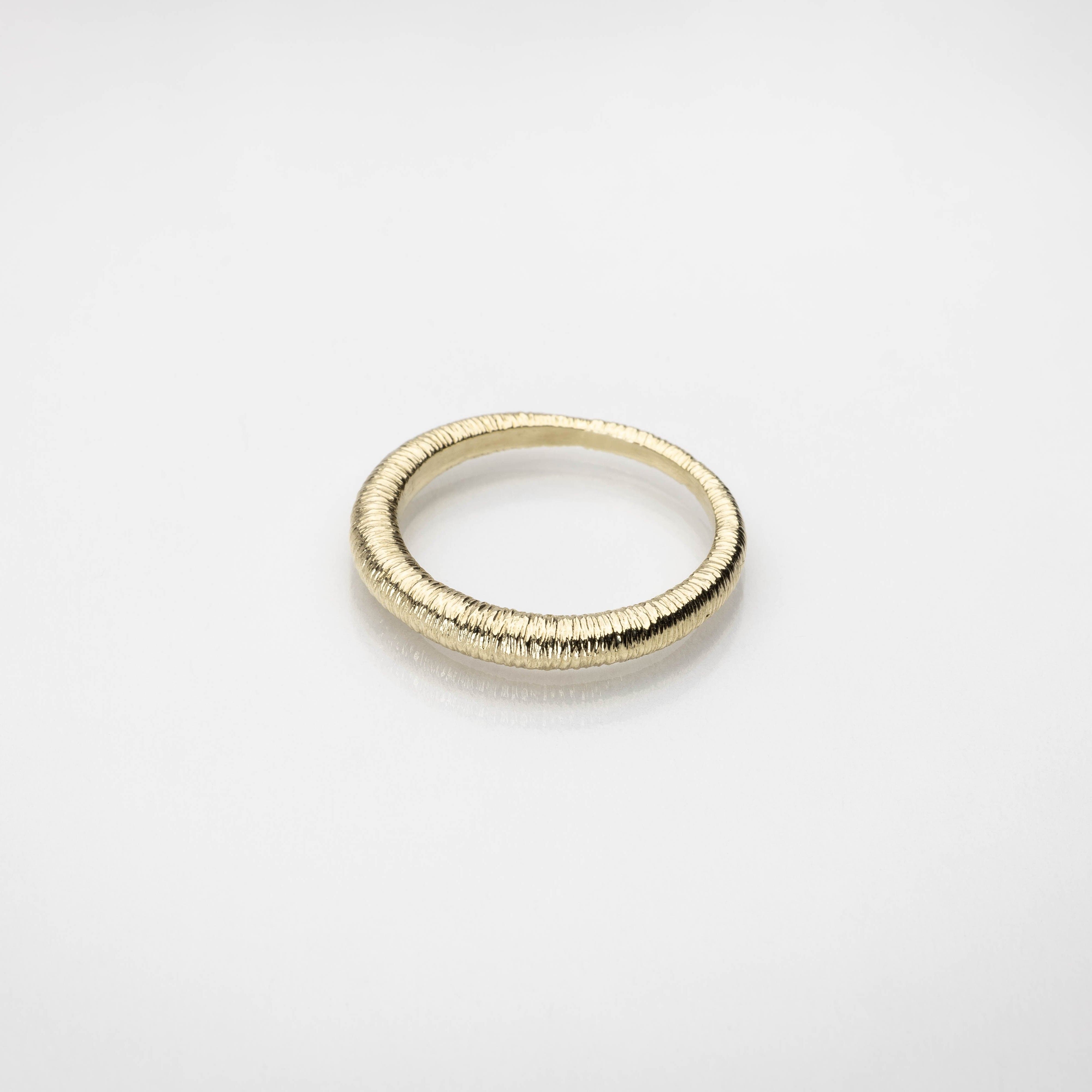 Martina Hamilton Síoda | 9ct Solid Gold Textured Ring