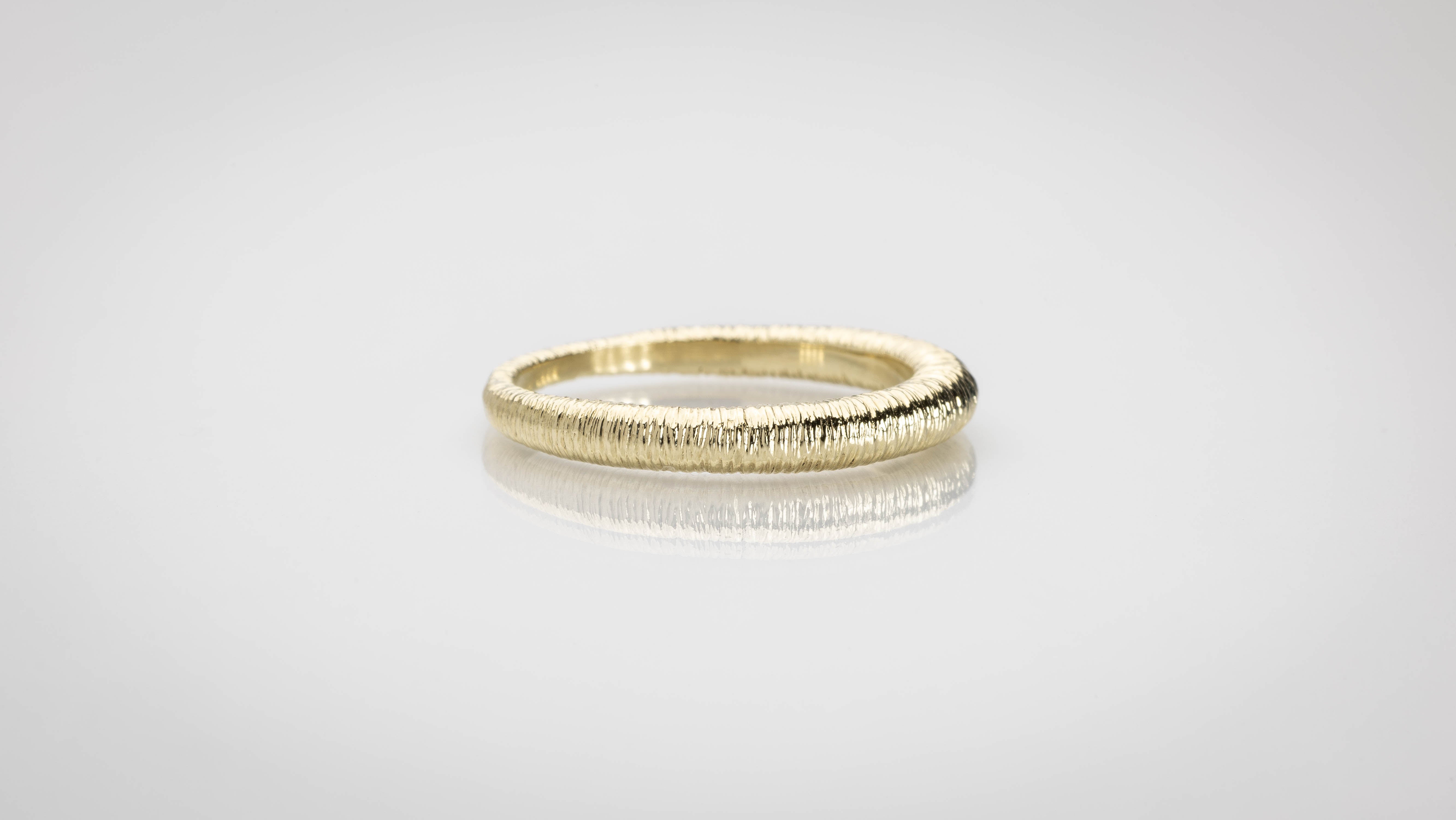Martina Hamilton Síoda | 9ct Solid Gold Textured Ring